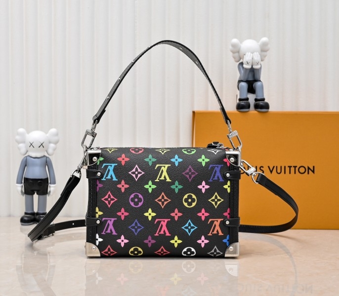 LV X TM Multicolored Side Trunk MM In Black angle 3