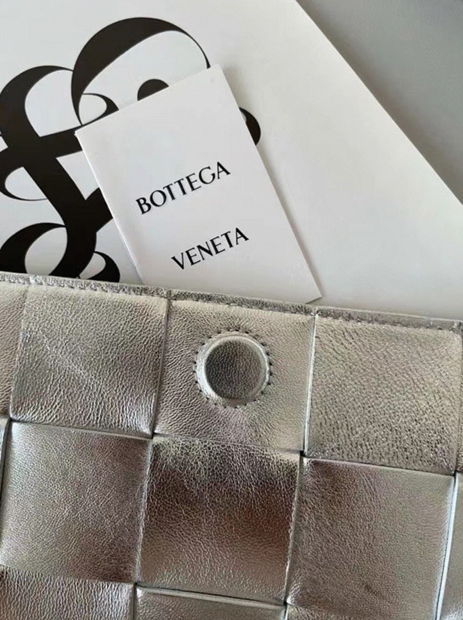 Top Quality Knockoff Bottega Veneta Cassette Bag In Silver angle 2