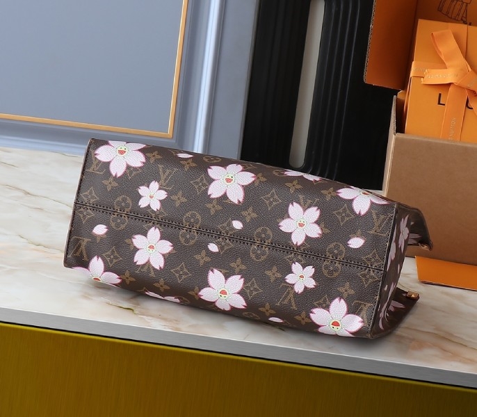 X TM Monogram Canvas Onthego MM With Cherry Blossom angle 4