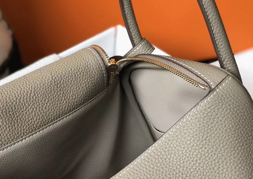 Knockoff Hermes Lindy 30cm bag in gris tourterelle tone angle 3