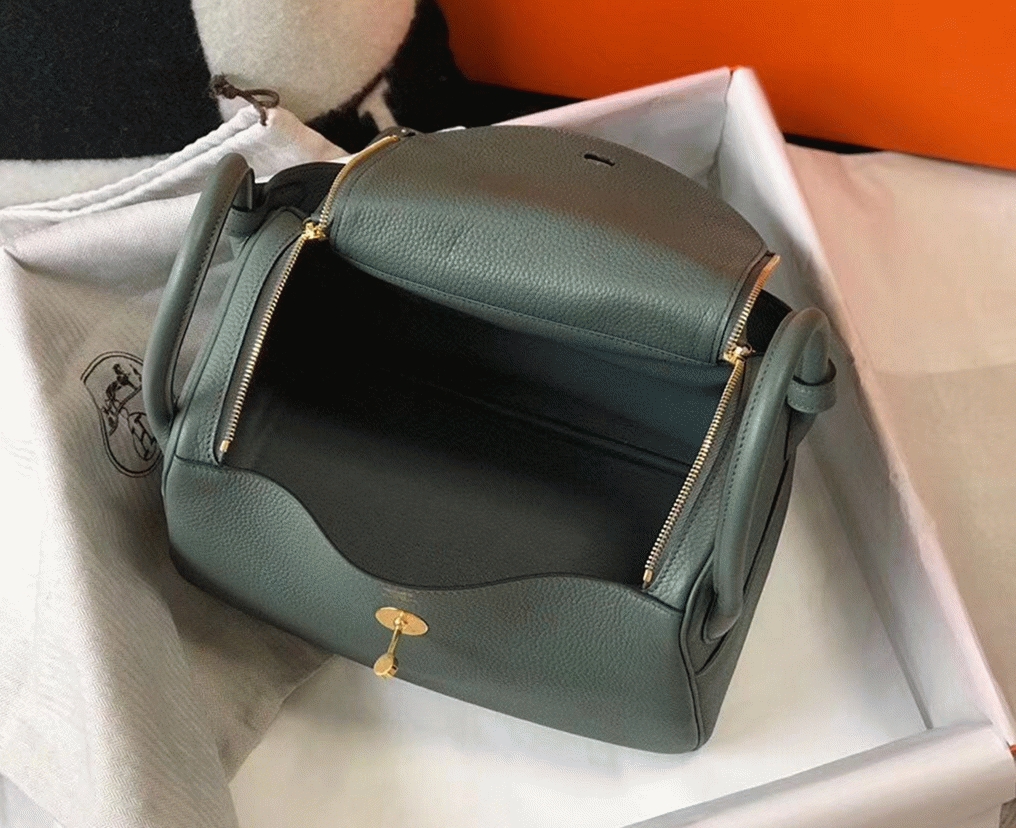 Replica Hermes Lindy bag 26cm in vert amande angle 3