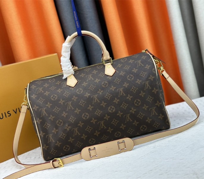 Louis Vuitton Monogram Canvas Speedy P9 Bandouliere 40 Bag angle 4
