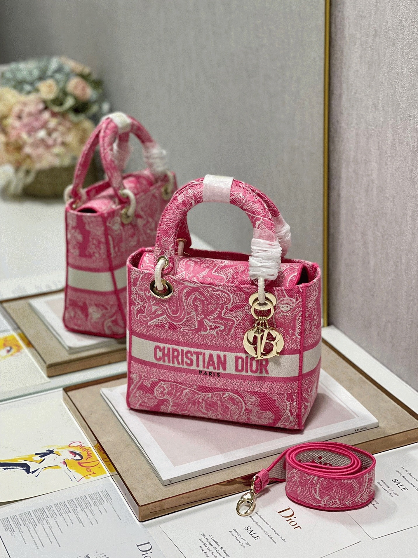 Dior Lady D-Lite Medium Bag Replica in Fluorescent Pink Toile de Jouy Reverse Embroidery angle 5