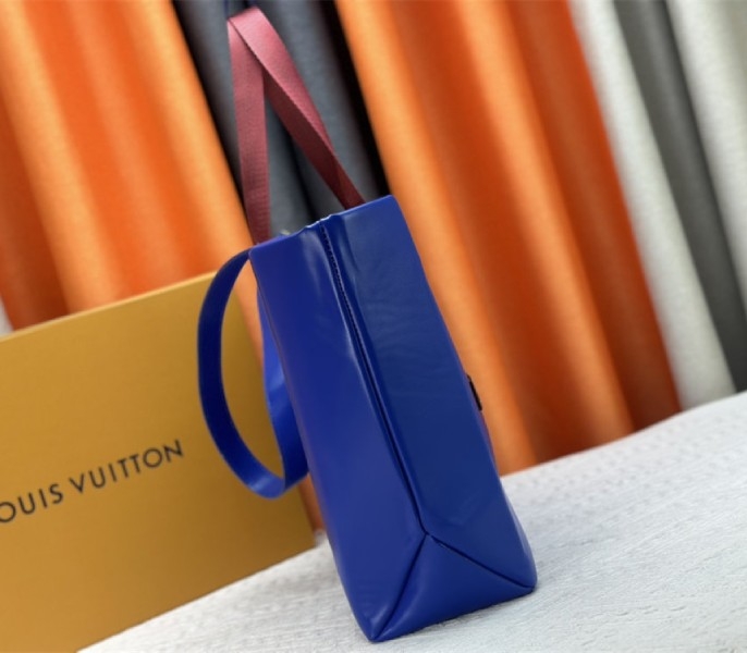Louis Vuitton Other Leathers Shopper Cabas MM Tote In Blue angle 4