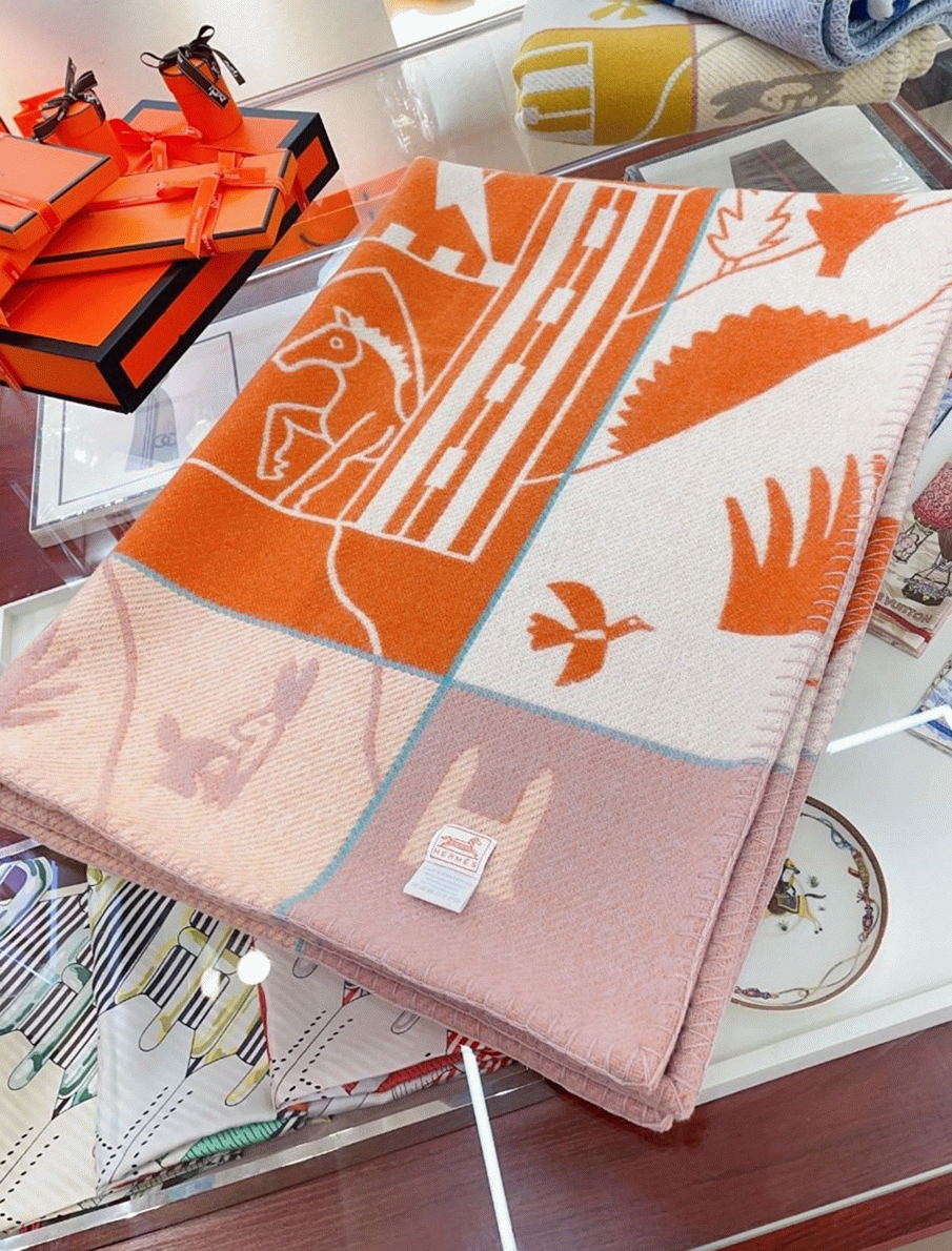 Faux Hermes Avalon Epopee blanket in mandarine wool and cashmere angle 5