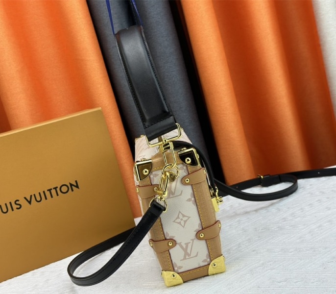 Louis Vuitton Monogram Dune Canvas Side Trunk MM angle 4