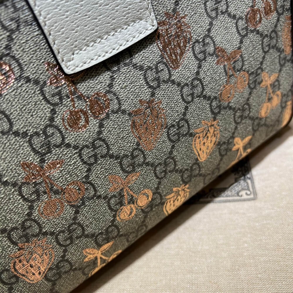 GG Padlock small berry tote bag angle 2