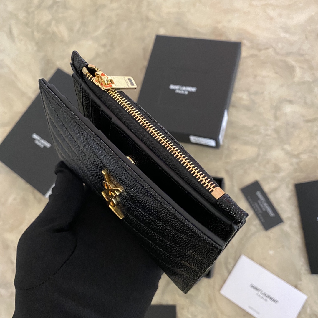 MONOGRAM ZIPPERED TWO-PART WALLET IN GRAIN DE POUDRE EMBOSSED LEATHER angle 3
