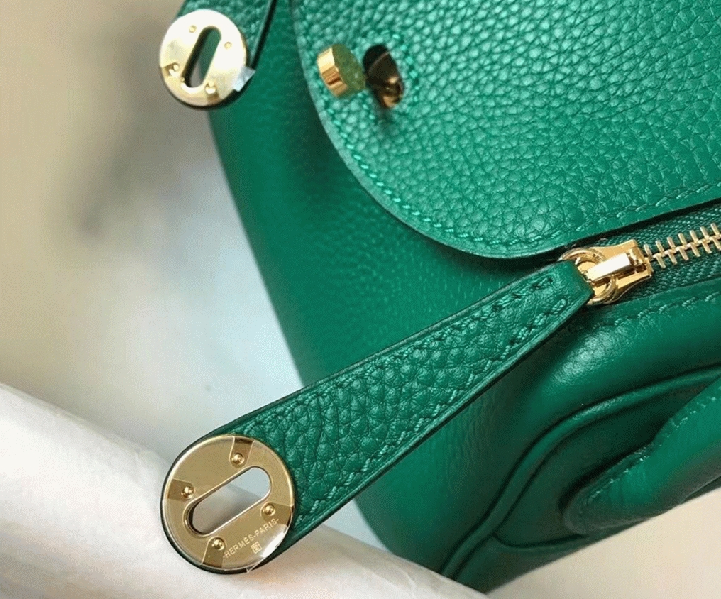 Designer replica Hermes Lindy Mini handbag in green clemence leather angle 5