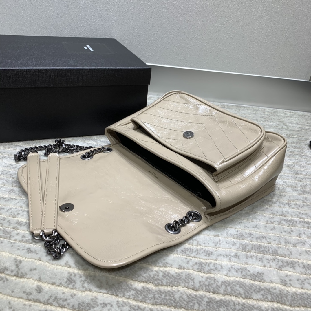 YSL NIKI MEDIUM angle 5