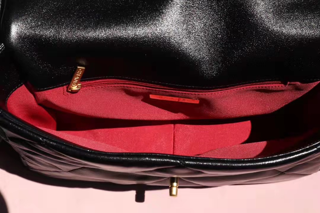 CHANEL 19 LARGE HANDBAG angle 3