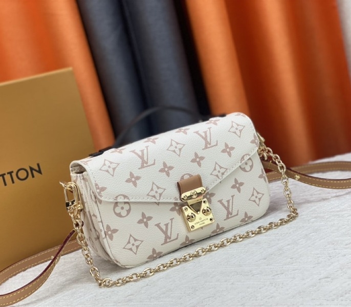 Louis Vuitton Monogram Dune Canvas Metis East West Pochette angle 2