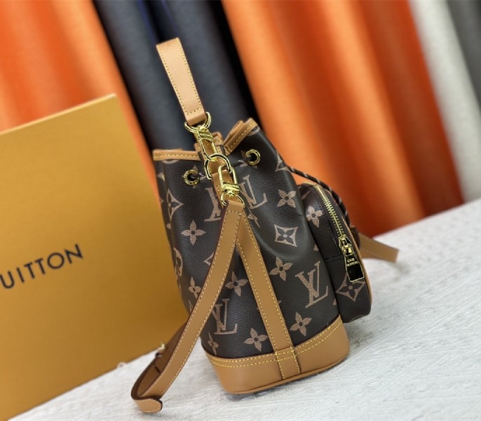 Replica LV Autres Cuirs Monogram Noe Cargo angle 4