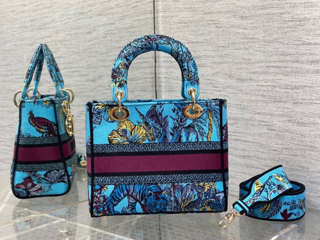 Dior Lady D-Lite Medium Bag Fake in Multicolor Toile de Jouy Voyage Embroidery angle 3