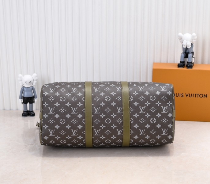 LV Monogram Gradient Canvas Keepall Bandouliere 45 In Khaki Green angle 4