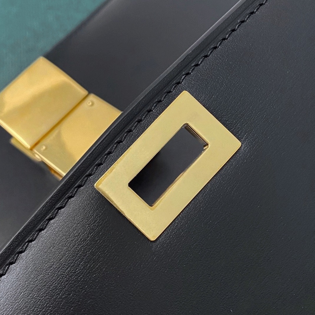 Top Quality Imitation Celine Classic Box Medium Bag In Black angle 2