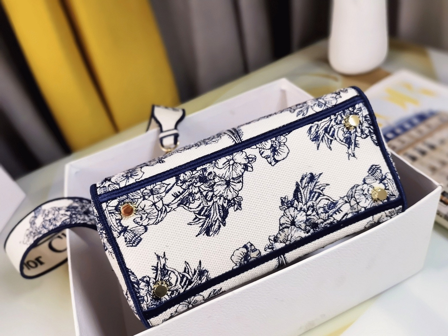 Dior Lady D-Lite Medium Bag Knockoff in Blue Multicolor Rêve d Infini Embroidery angle 5