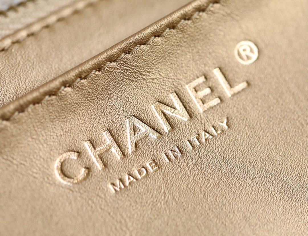 Chanel 24 angle 3