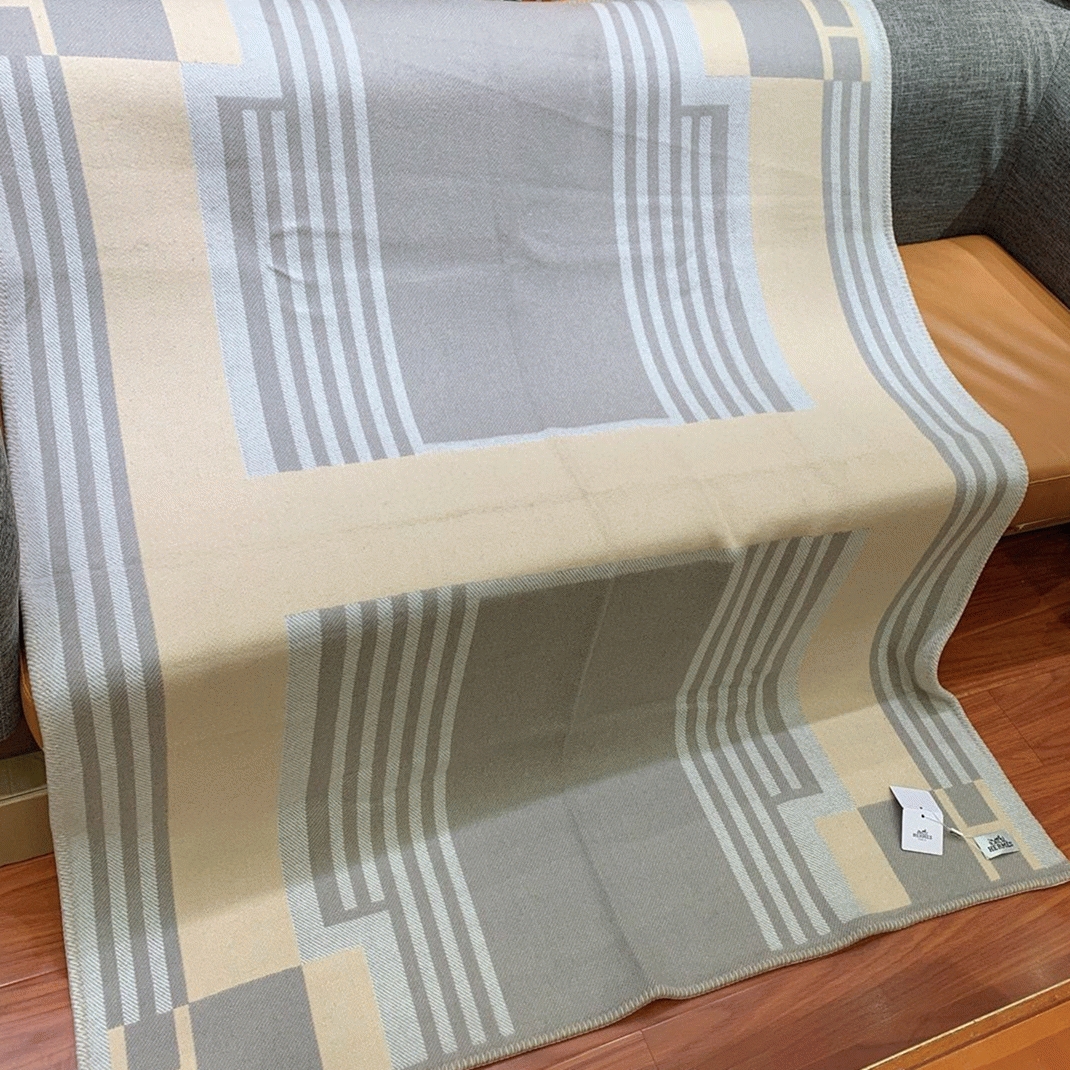 Fake Hermes Ithaque blanket in grey wool and cashmere angle 2