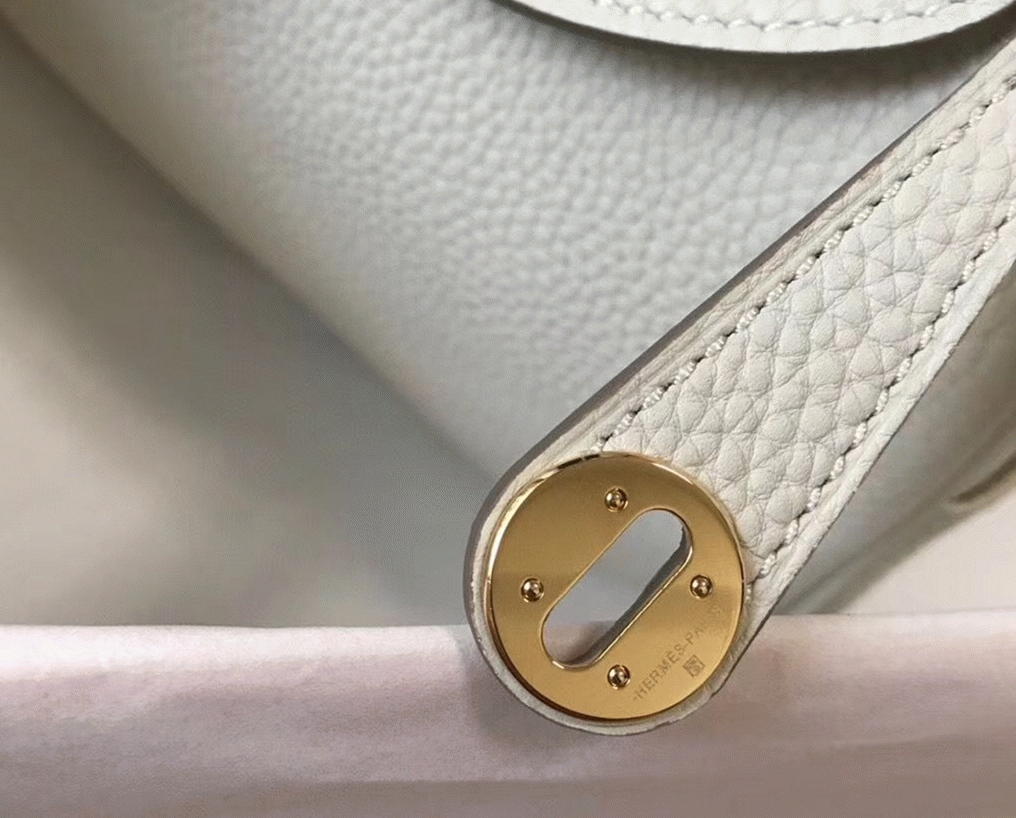 Replica Hermes Lindy Mini handbag in white clemence leather angle 5