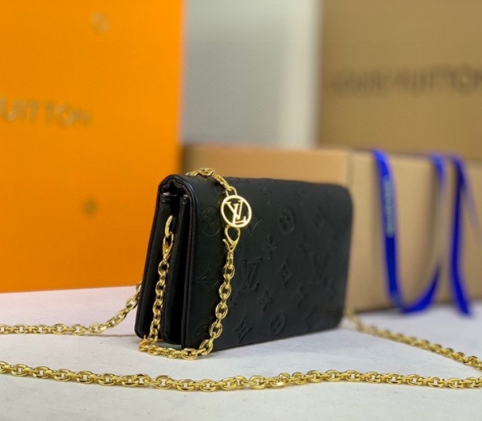 Louis Vuitton Coussin Pochette In Black angle 3