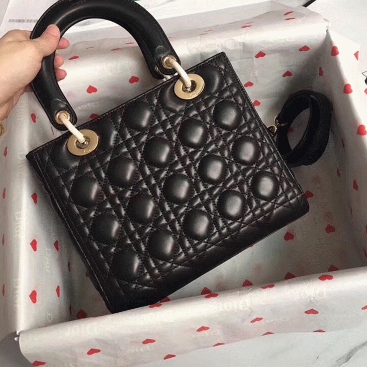 Dior Lady Dior Medium Bag in Black angle 4
