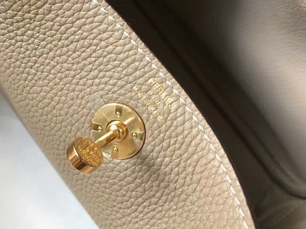 Luxury replica Hermes Lindy Mini handbag in tourterelle shade angle 4