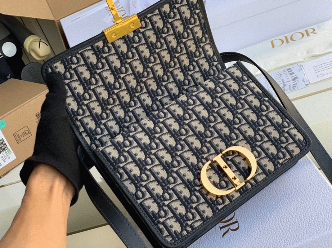 Dior 30 Montaigne Medium Bag Replica in Blue Dior Oblique Jacquard angle 2