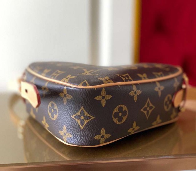 Louis Vuitton Monogram Canvas Game On Coeur Bag angle 3