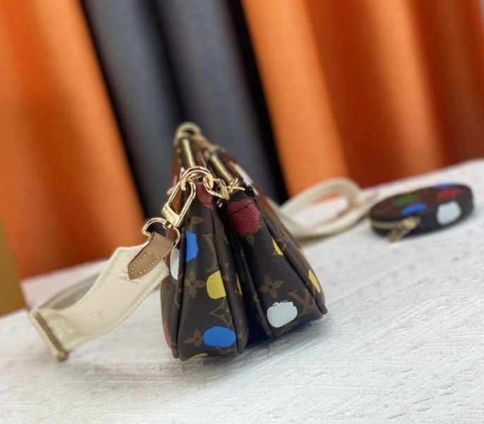 Louis Vuitton X YK Monogram Canvas Multi Pochette Accessoires angle 4
