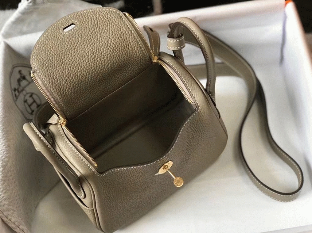 Luxury replica Hermes Lindy Mini handbag in tourterelle shade angle 3