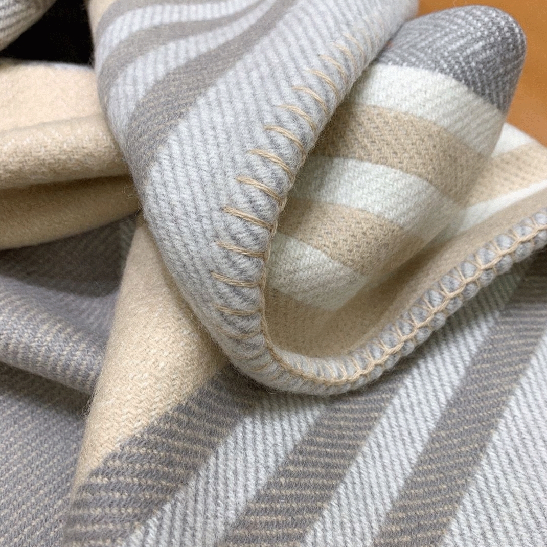 Fake Hermes Ithaque blanket in grey wool and cashmere angle 3
