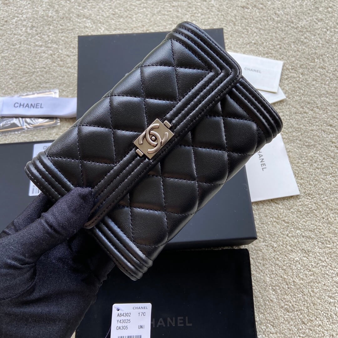Chanel boy long wallet angle 4