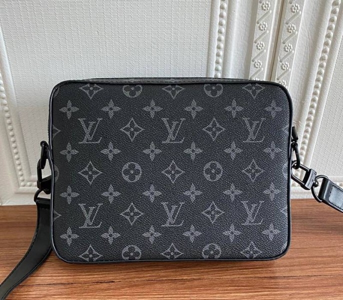 Louis Vuitton Taurillon Leather Steamer Messenger Bag angle 4