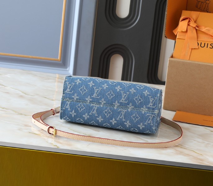 Monogram Denim OnTheGo PM In Blue angle 4