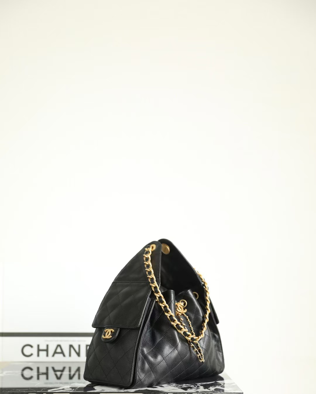 CHANEL 25 MEDIUM HANDBAG angle 2
