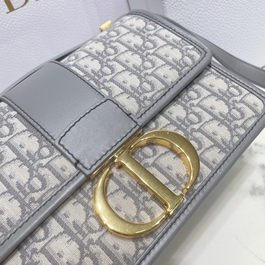 Dior 30 Montaigne Medium Bag Fake in Grey Dior Oblique Jacquard angle 3