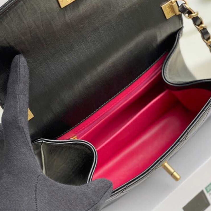 CHANEL MINI FLAP BAG angle 4