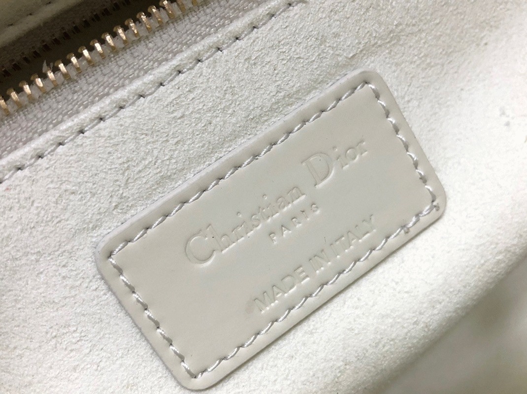 Dior Lady Dior Medium Bag Knockoff in White angle 3