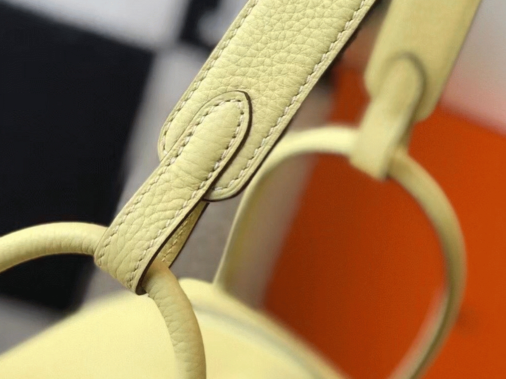 Best replica Hermes Lindy 30cm bag in jaune poussin hue angle 3