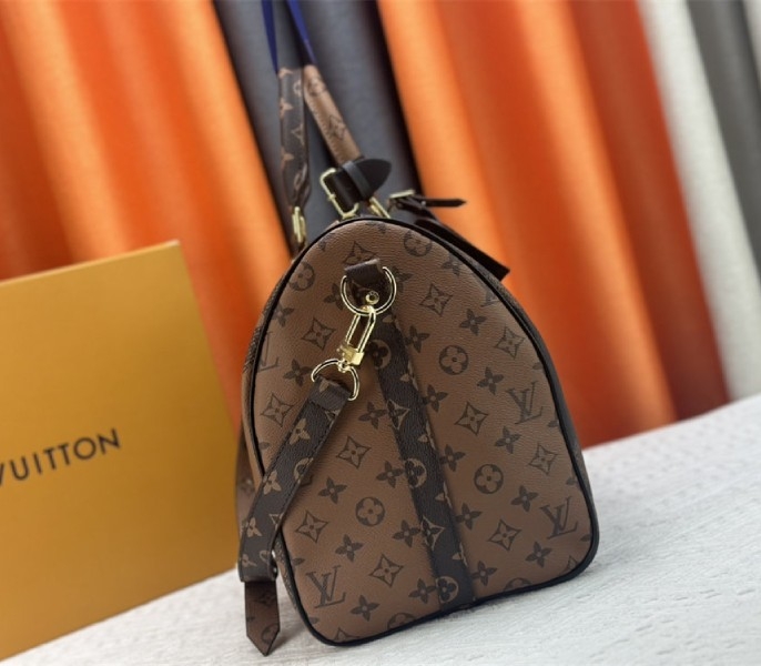 Louis Vuitton Monogram Giant And Monogram Reverse Canvas Keepall Bandouliere 45 angle 4