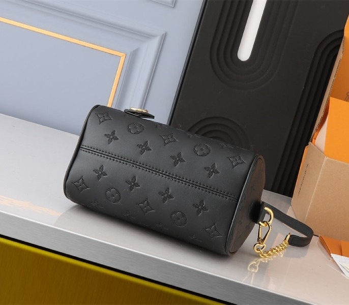 Louis Vuitton Other Leathers Speedy Bandouliere 20 Handbag In Black angle 4