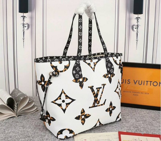 Louis Vuitton Giant Neverfull MM Tote In Cream And Caramel angle 3