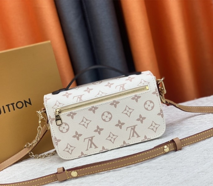 Louis Vuitton Monogram Dune Canvas Metis East West Pochette angle 3