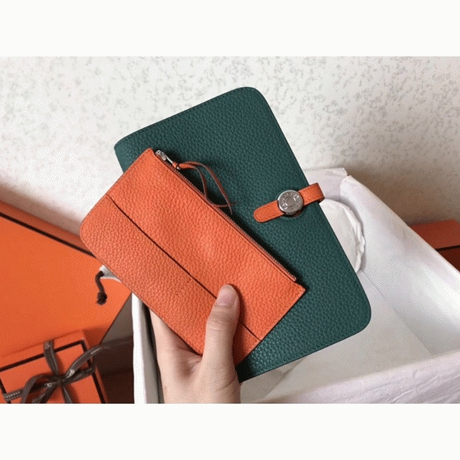 Malachite orange top fake Hermes Dogon duo wallet angle 4