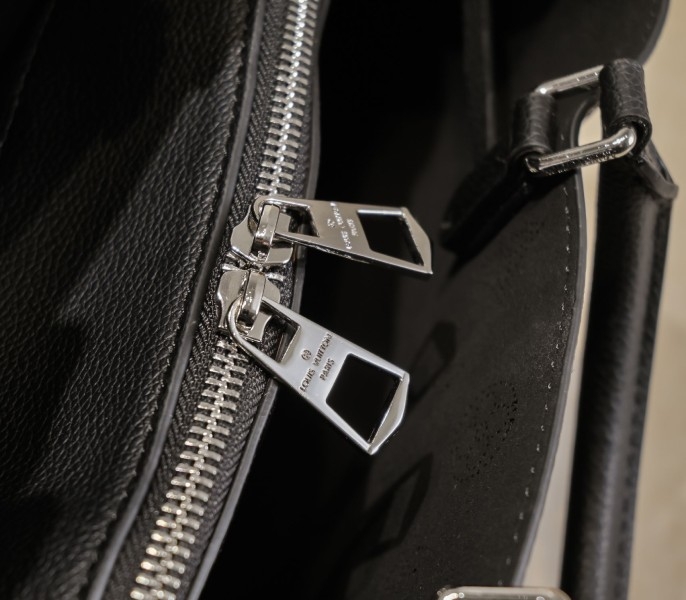 LV Mahina Bella Tote In Black angle 5