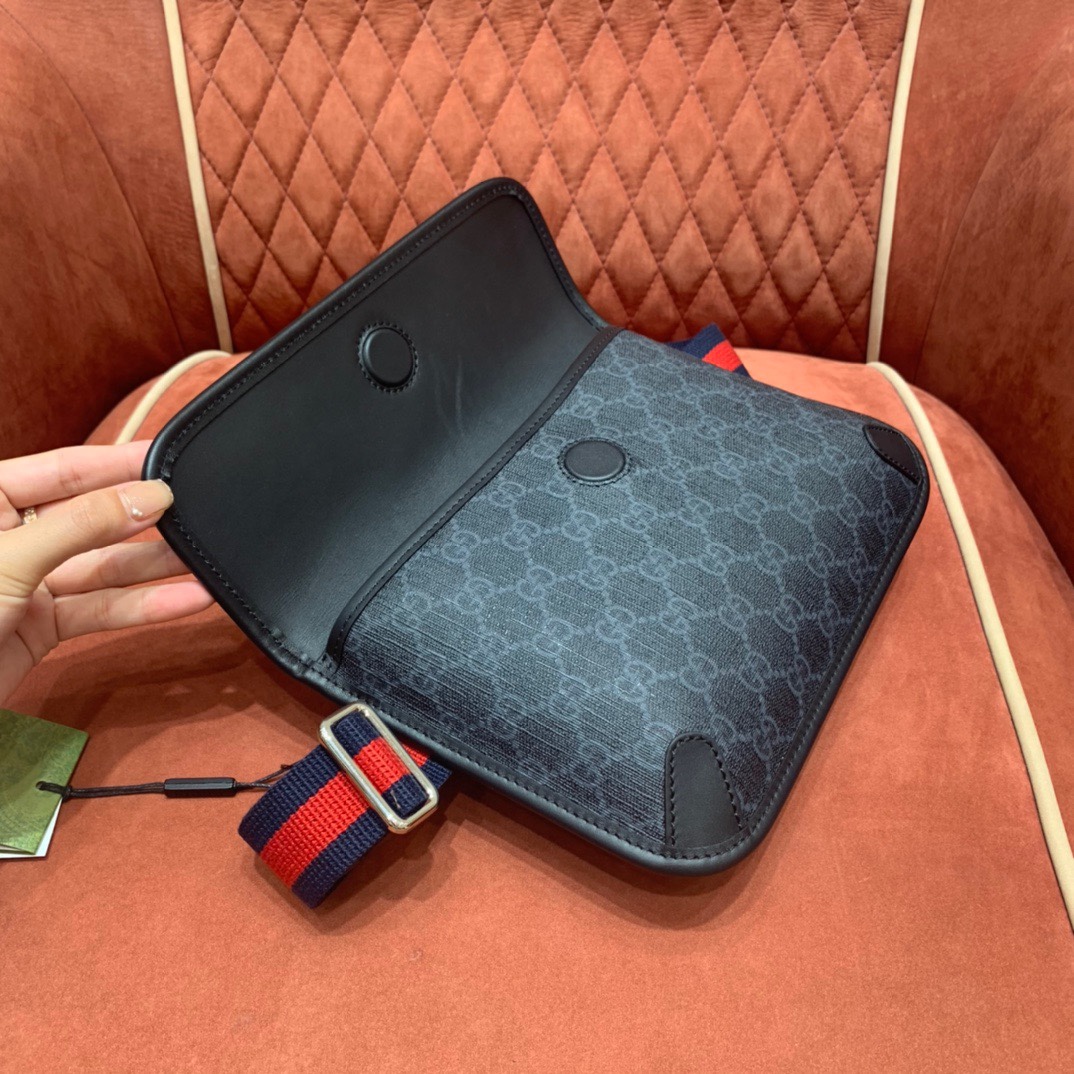 Supreme flap bag angle 3