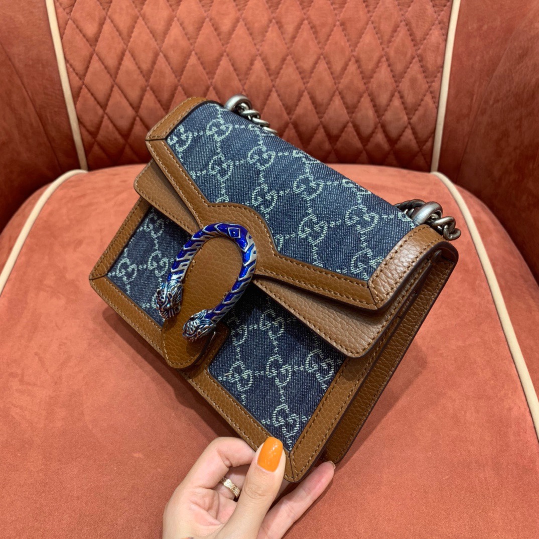 Dionsus shoulder bag angle 3