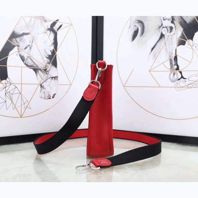 Red Evelyne II TPM Messenger Bag Replica Hermes Compact Purse angle 4
