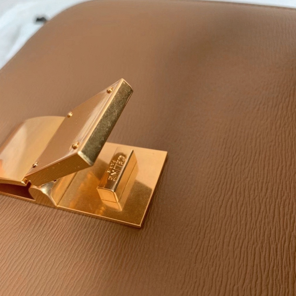 Top Quality Replica Celine Classic Box Medium Bag In Camel angle 3